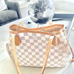LV purse